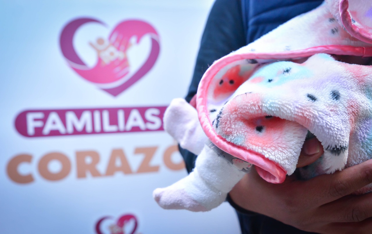 Ingresa bebé de tres meses a programa familias de corazón de DIF Baja California