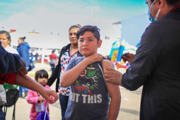 Invita Secretaría de Salud a padres y madres de familia a llevar a sus hijos e hijas para completar esquemas de vacunación