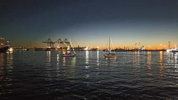 Ofrecen exitoso desfile de luces de embarcaciones en el puerto de Ensenada con el respaldo de SEPESCA