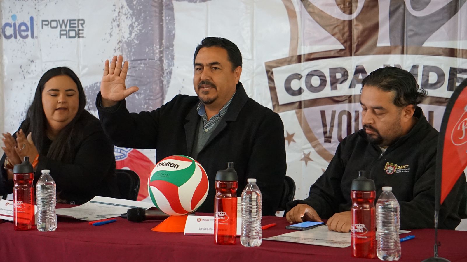 Presentan copa de voleibol IMDET 2022