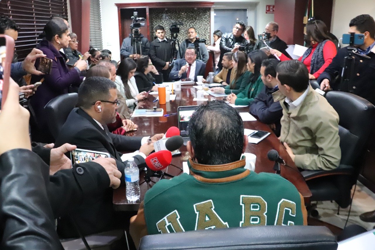 Celebran diálogo diputados y rector de la UABC