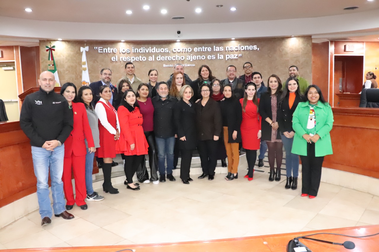 Rinde protesta Eunice Mercado Gilbert y Carmen Enid Pérez Magaña como integrantes del concejo fundacional de San Quintín