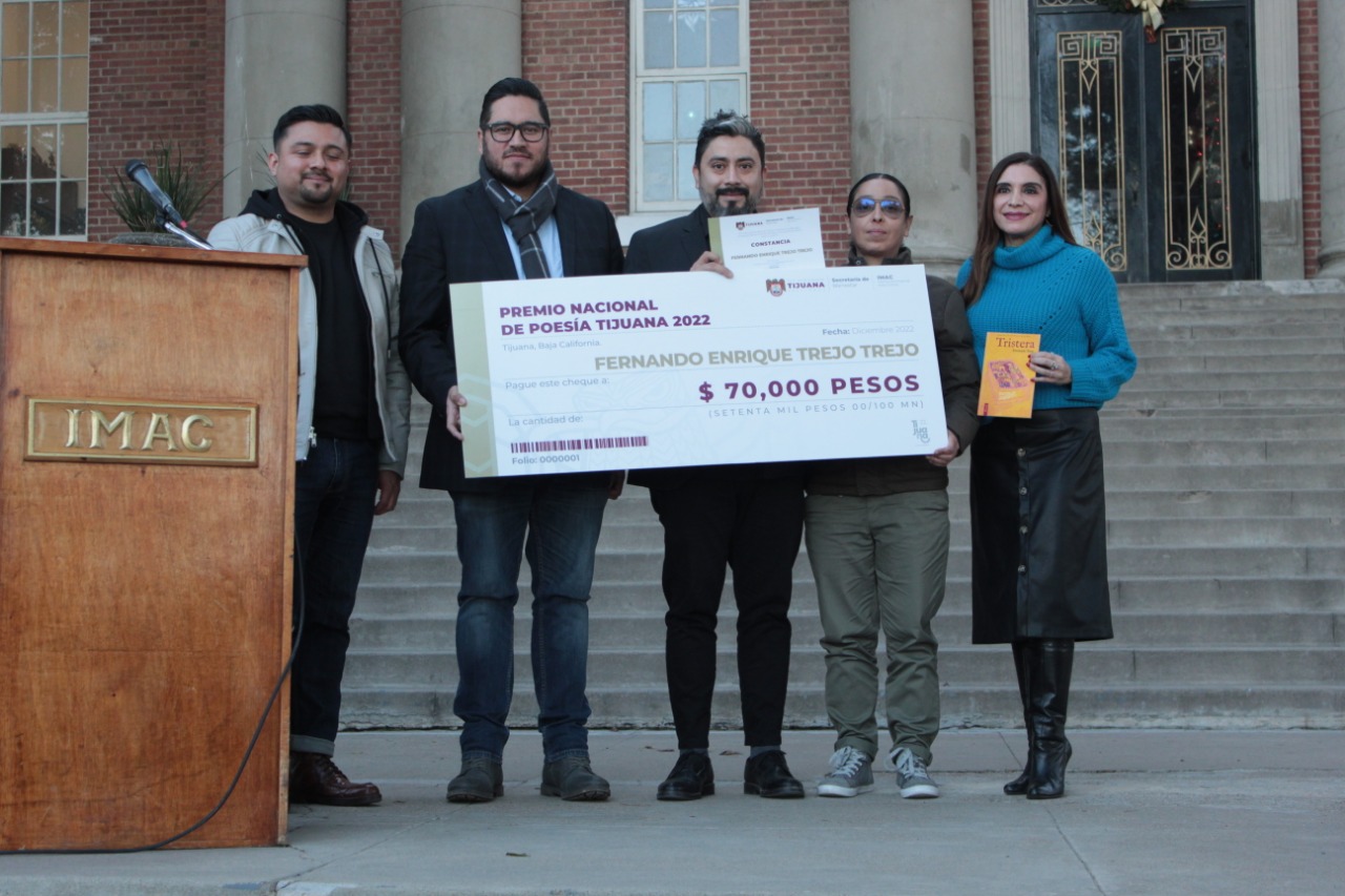 Otorgan premio nacional de poesía Tijuana 2022 a Fernando Trejo