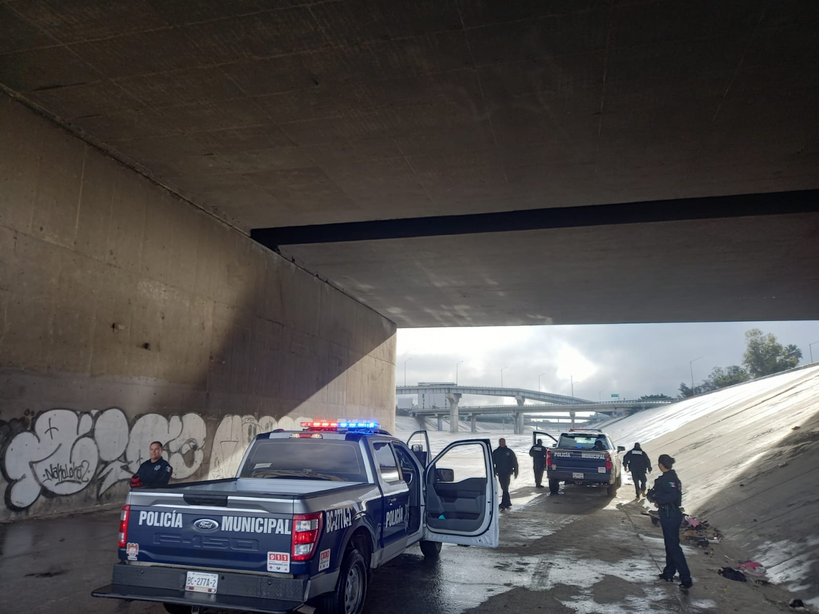 Policía Municipal de Tijuana arrestó a 48 personas por faltas administrativas en la canalización