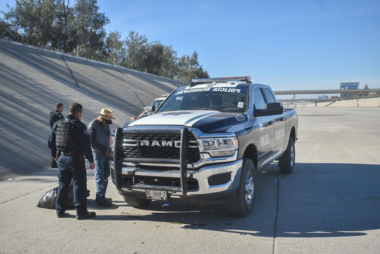 Policía Municipal de Tijuana arrestó por faltas administrativas a 39 personas en la canalización