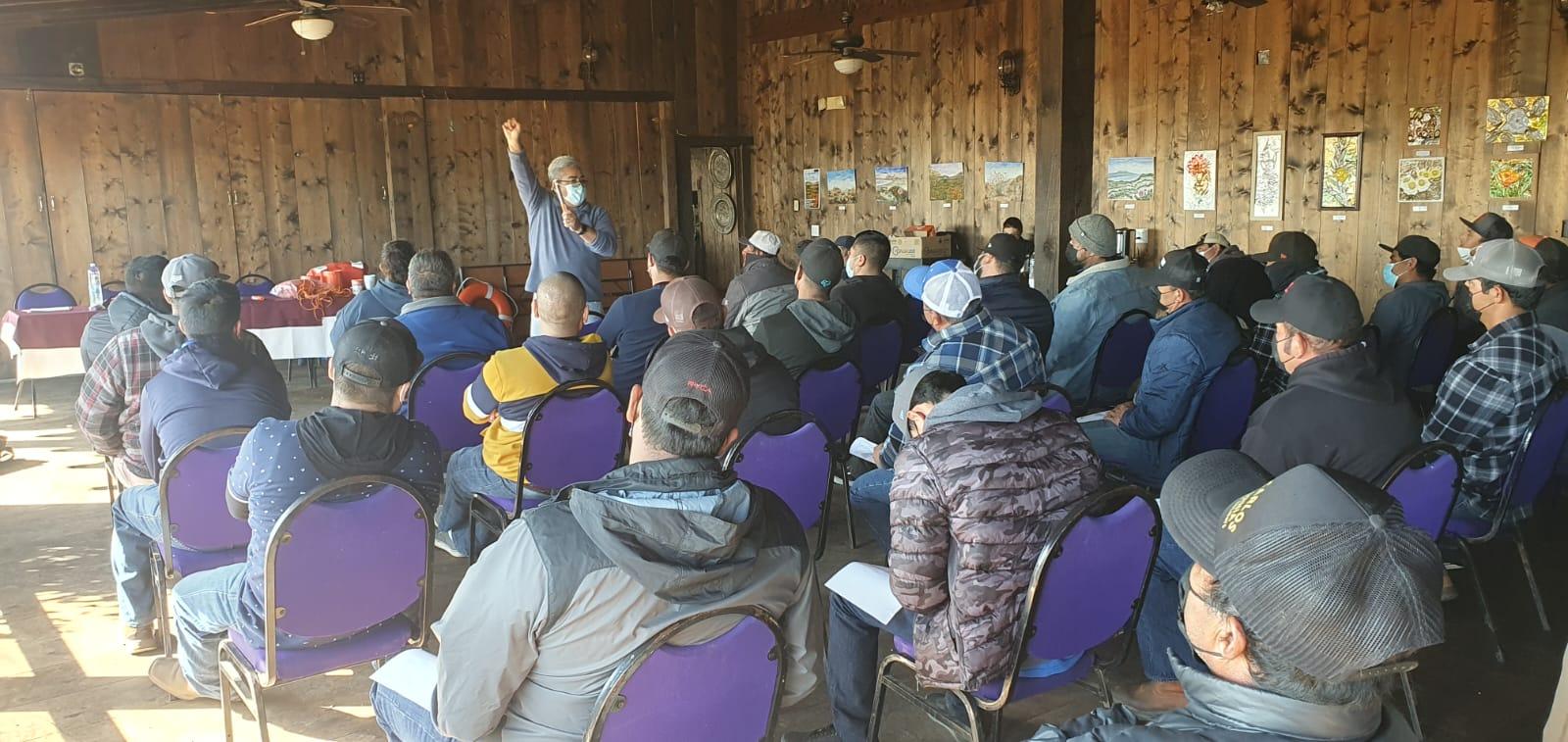 Imparte SEPESCA curso de seguridad en el mar en San Quintín