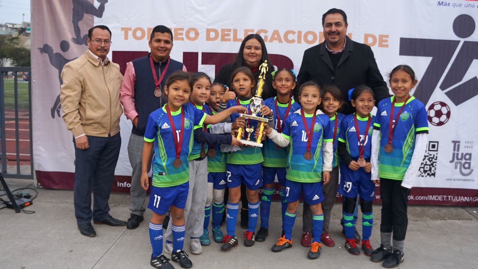 Coronan campeones municipales de fútbol 7