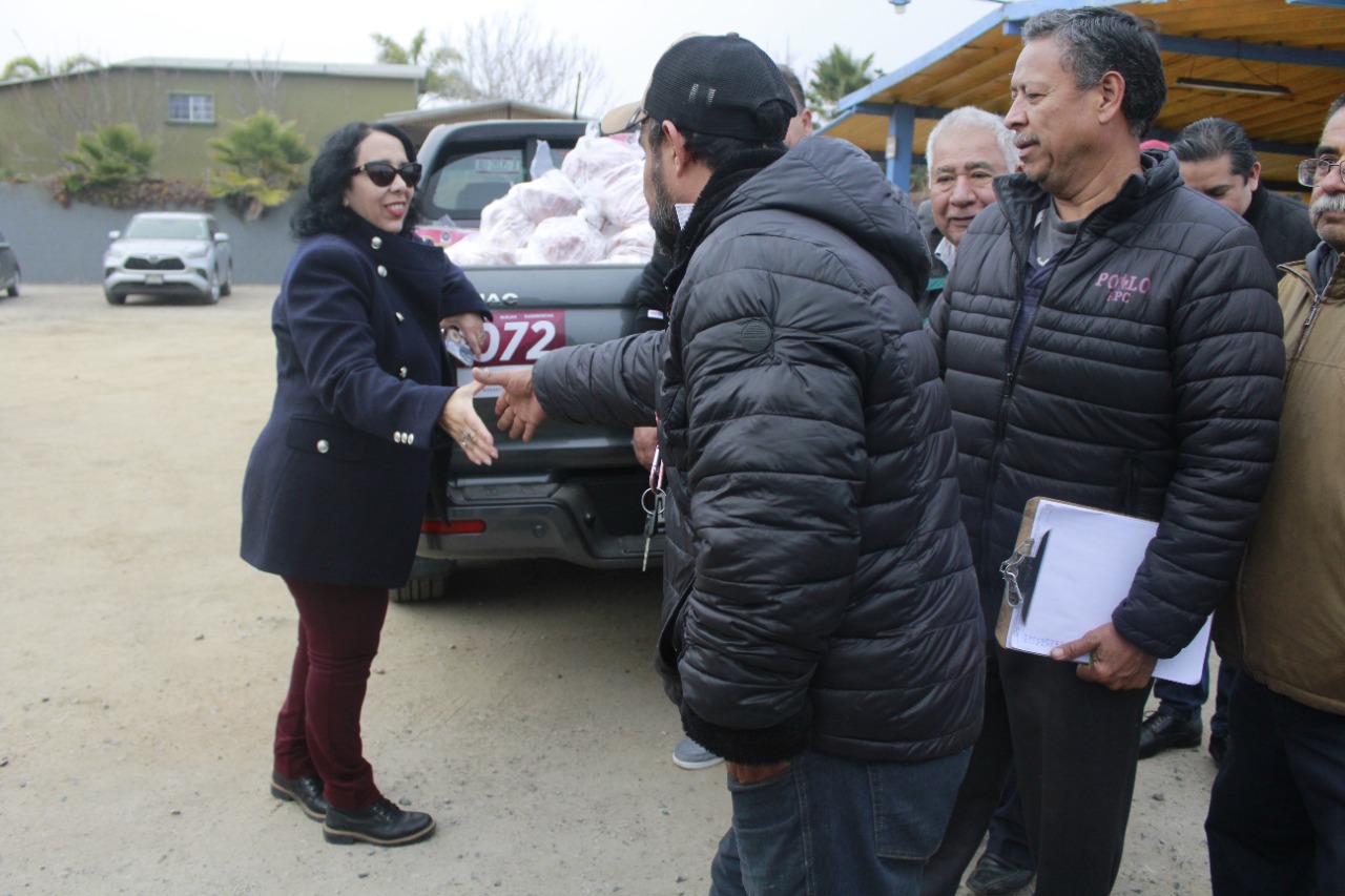 Entrega Gobierno Municipal cenas navideñas para apoyar a transportistas y sus familias