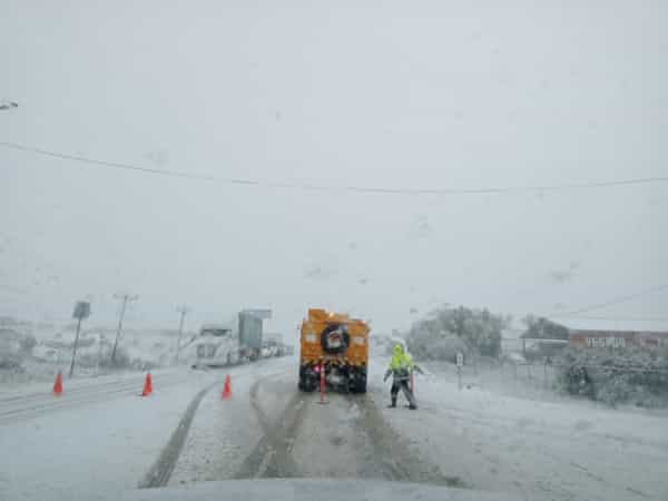 Reporta Protección Civil caída nieve en sierra de BC