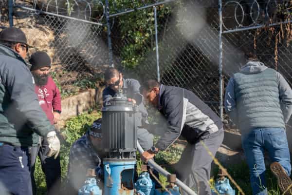 Supervisa director de CESPTE reposición de equipo de bombeo en colonia La Sierrita