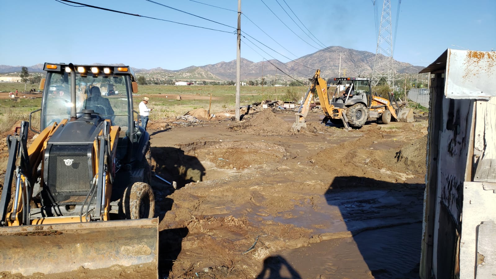 Atiende CESPT fuga en línea de conducción sobre el camino antiguo a Tecate