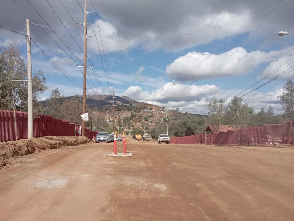 Avanza SIDURT en la pavimentación de importante acceso vial de la colonia paso del águila en Tecate