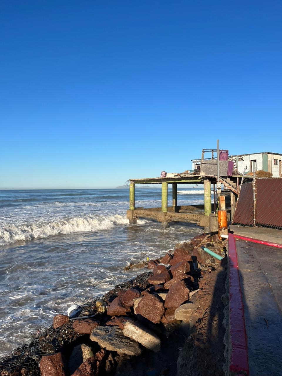 Advierte Protección Civil municipal por marea alta en Zona Costa