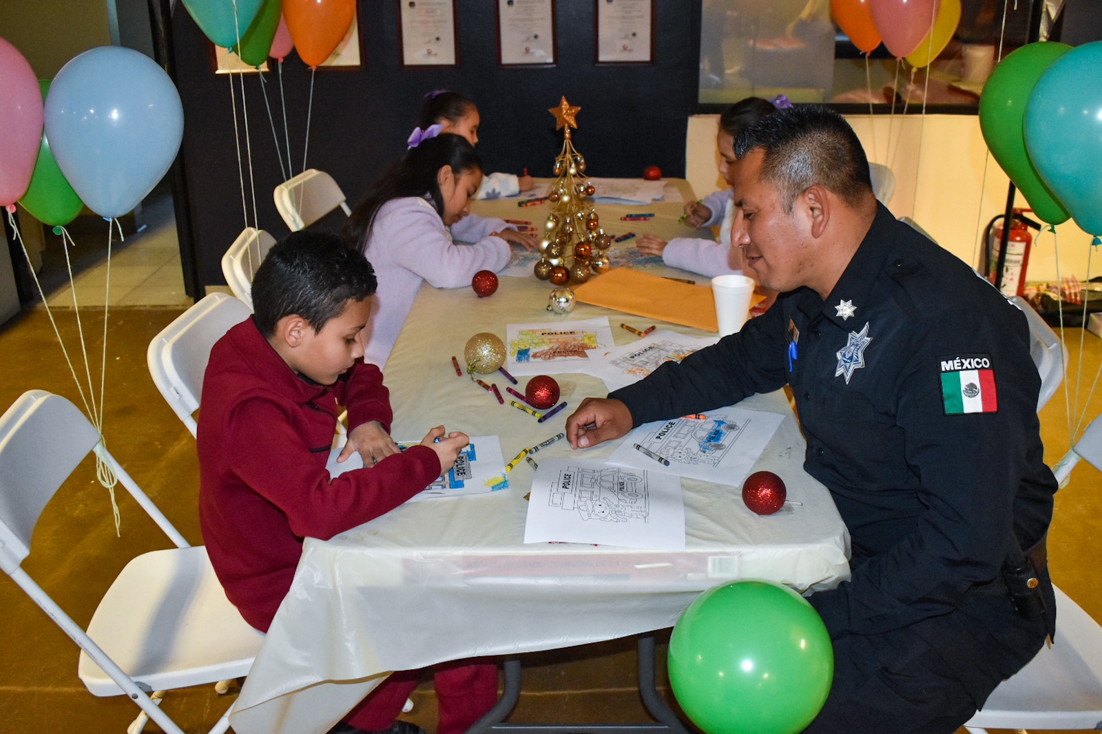 SSPCM celebra día de Reyes Magos a hijos de policías caídos