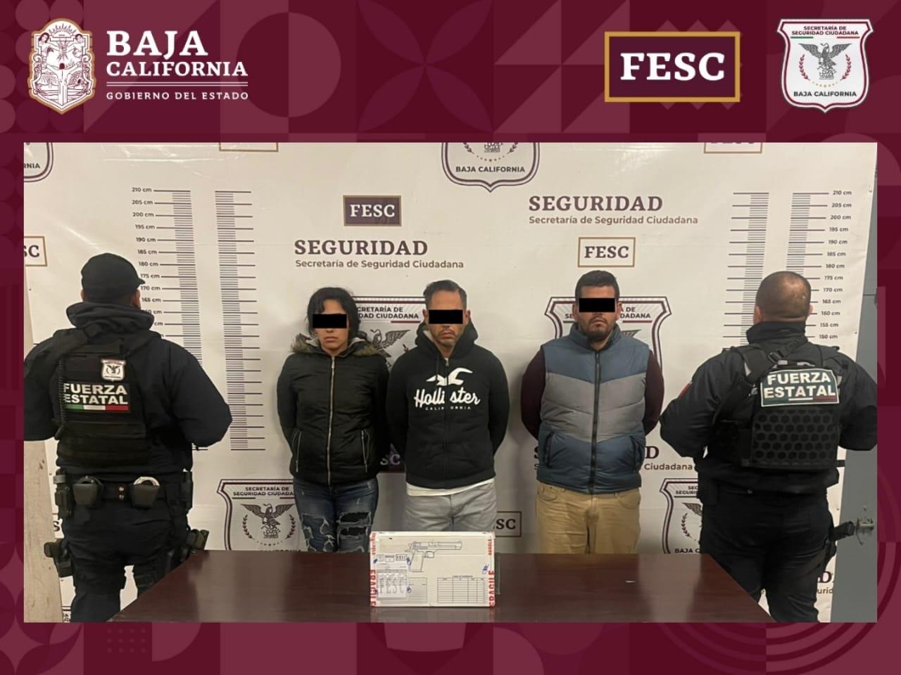 Detuvo FESC a tres personas en posesión de arma y vehículo con reporte de robo