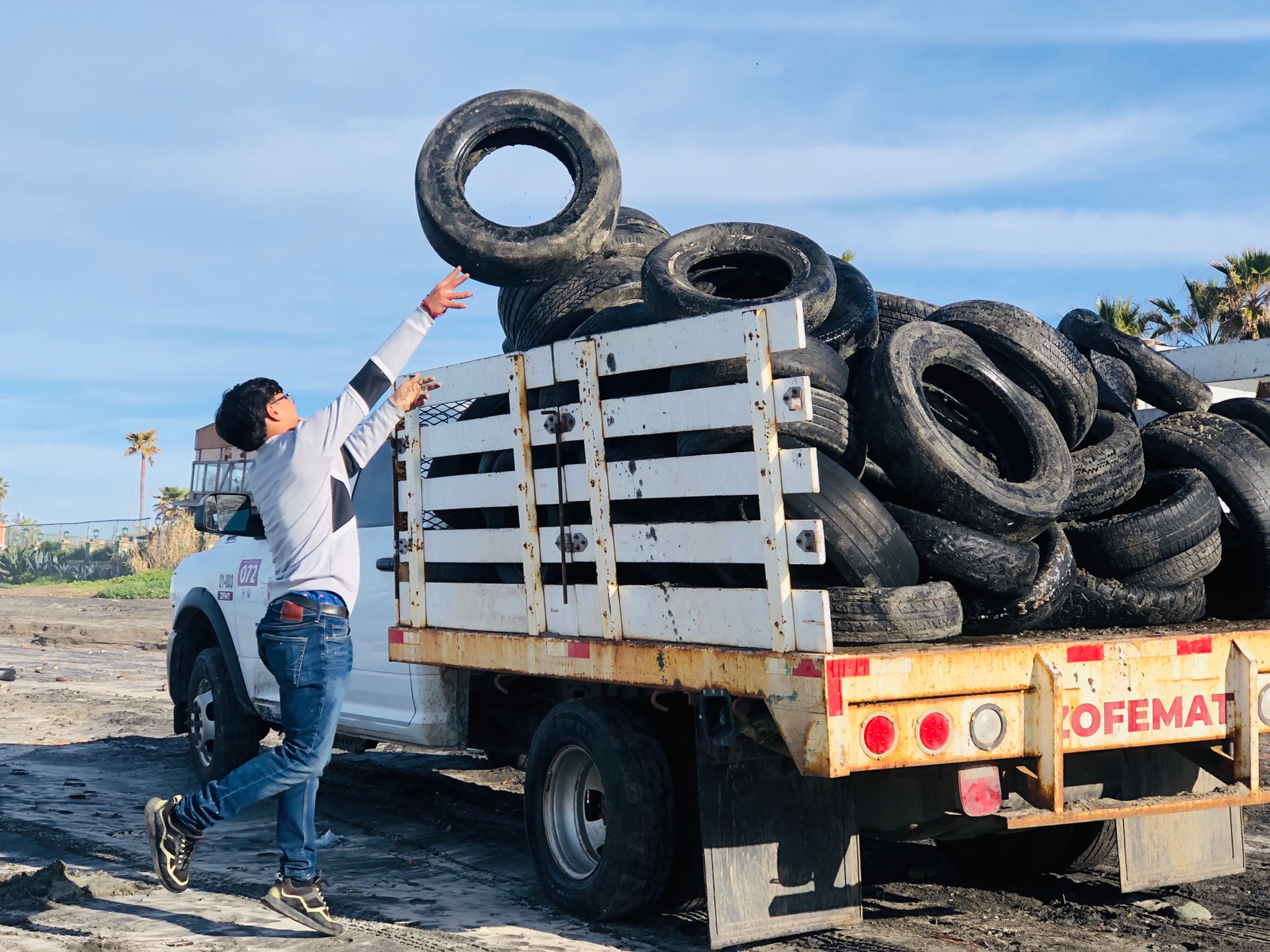 Realizan Gobierno de Rosarito y ZOFEMAT trabajos de limpieza en Zona Costa