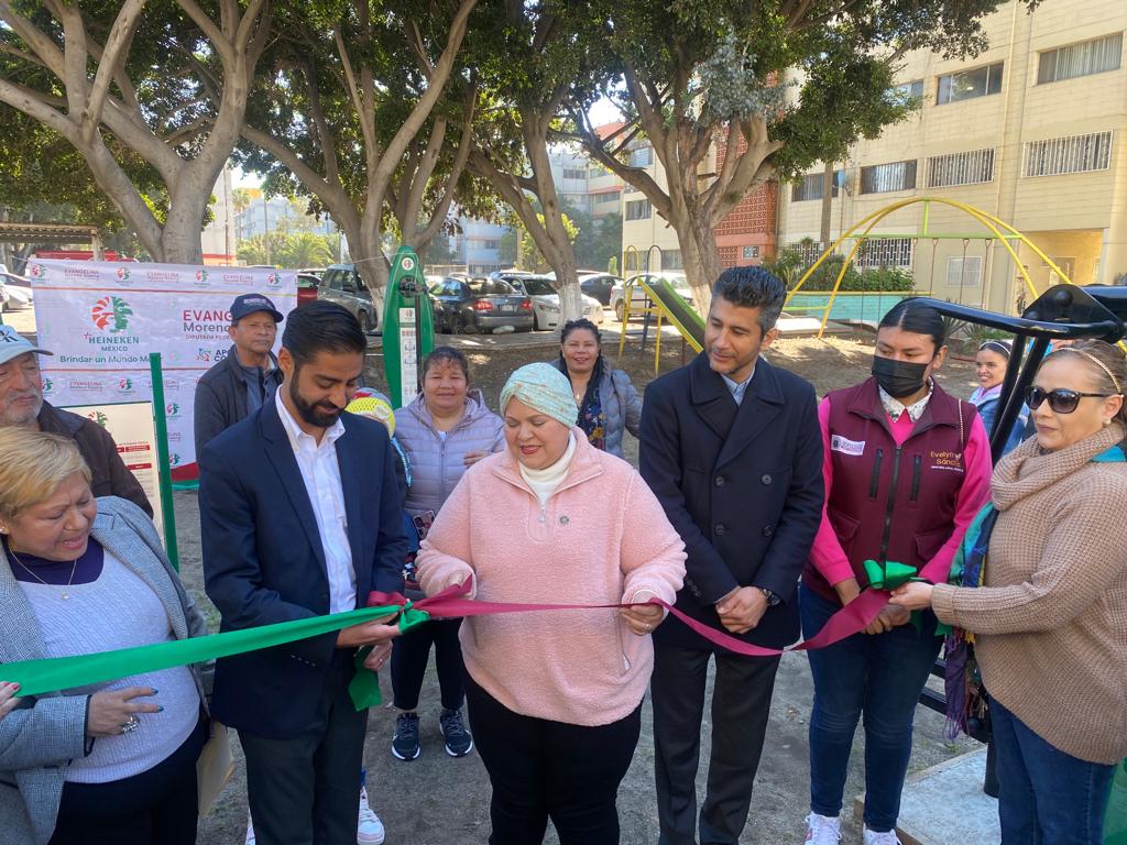 Inauguran gimnasio al aire libre la diputada Evangelina Moreno Guerra y la empresa Heineken México