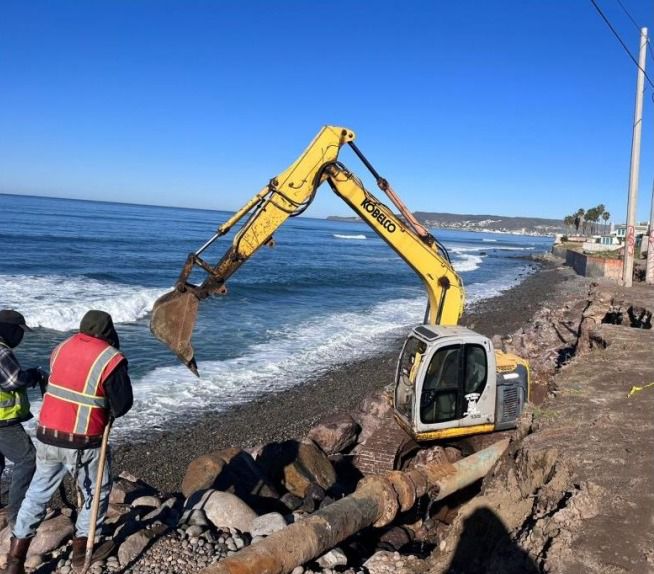 Avanza SIDURT en construcción de muro de protección en carretera Tijuana-Ensenada