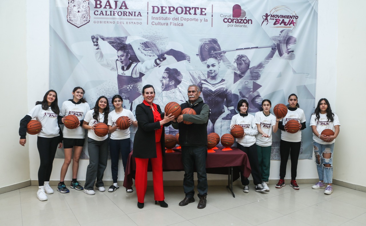 Beneficia INDE BC a escuelas de voleibol y basquetbol con material deportivo