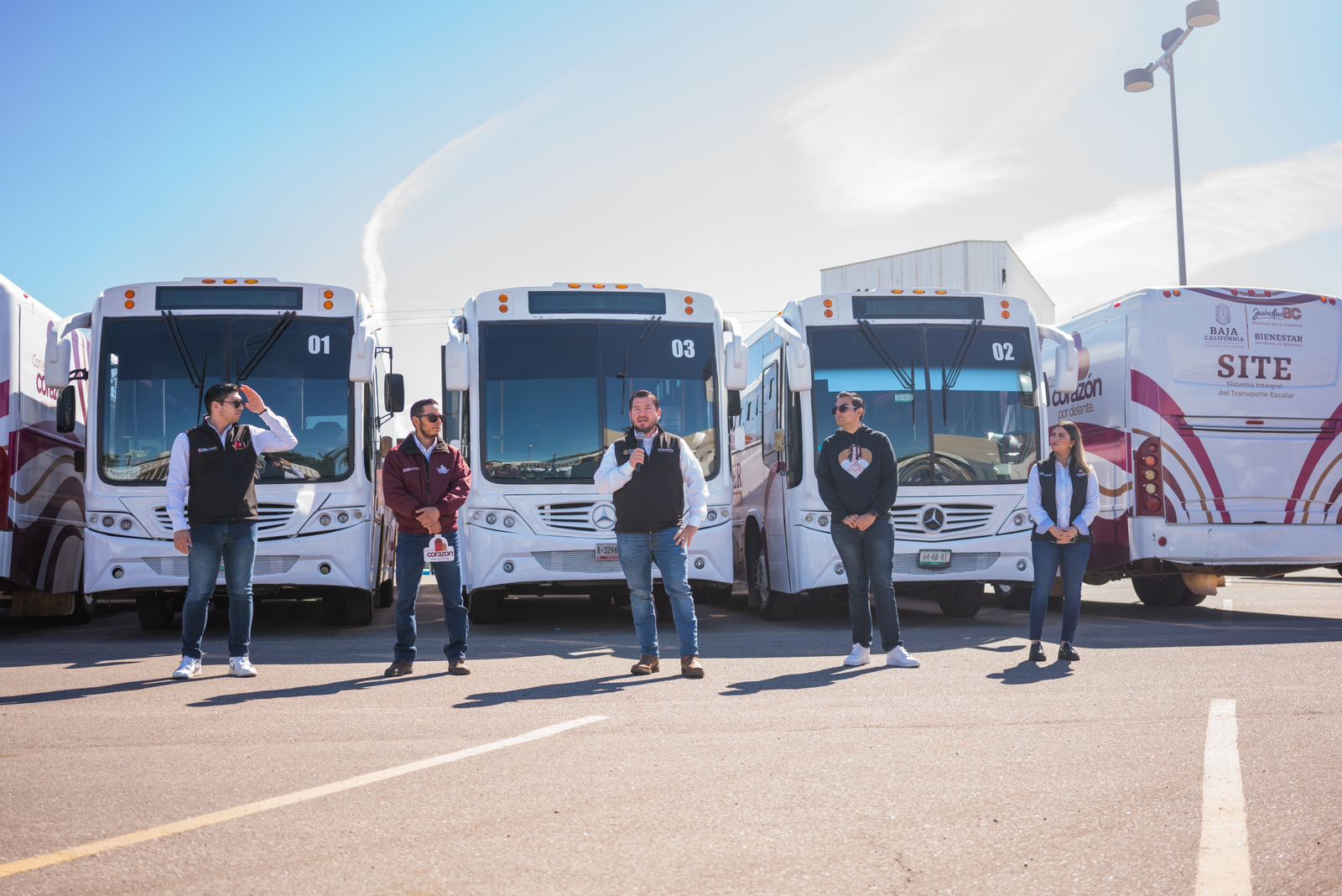 Beneficia Juventud BC a estudiantes con nuevas unidades del transporte escolar “Comunder”