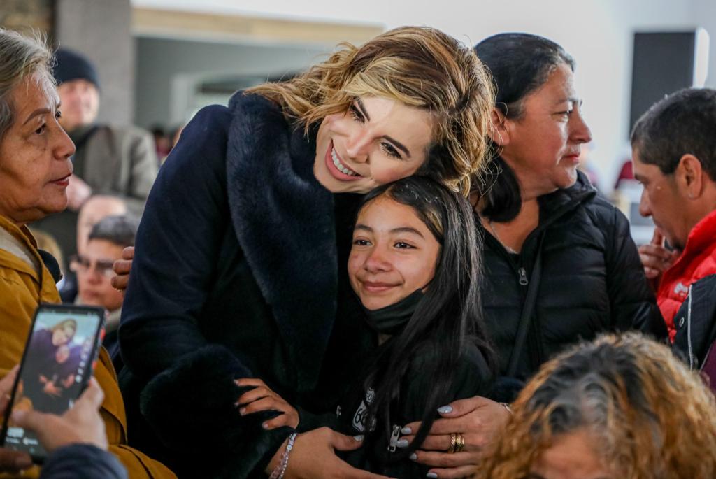 Encabeza Marina del Pilar convivencia con vecinos de colonias populares de Baja California