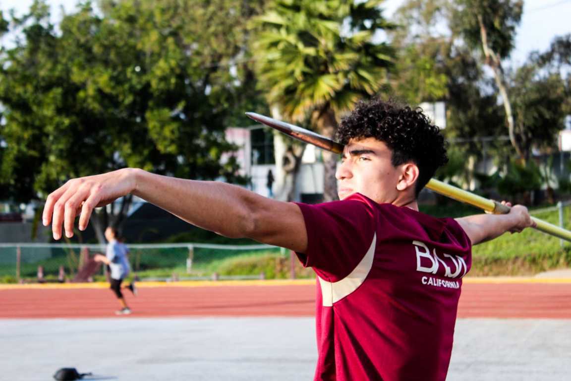 Fortalece Pablo Vargas entrenamiento para llegar al tricampeonato del decatlón de nacionales CONADE