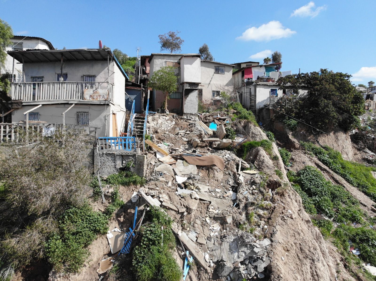 Monitorea Protección Civil Tijuana inestabilidad de ladera en la herradura sur