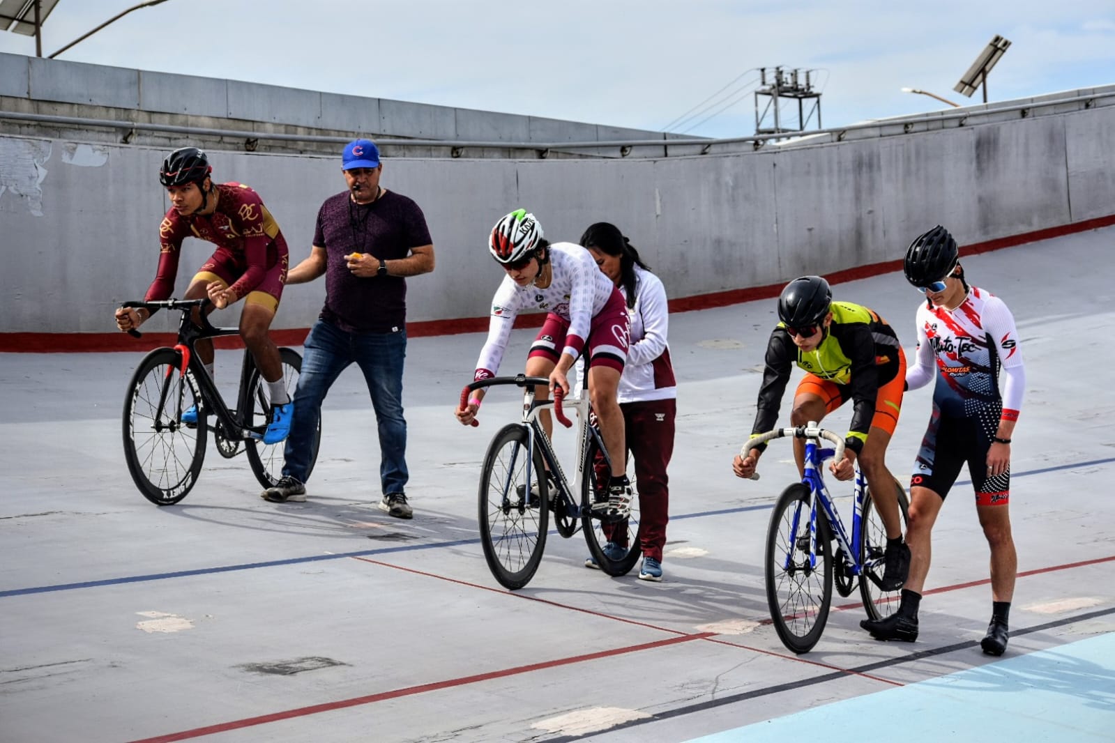 Refuerza INDE preparación de ciclistas bajacalifornianos rumbo al macro regional CONADE