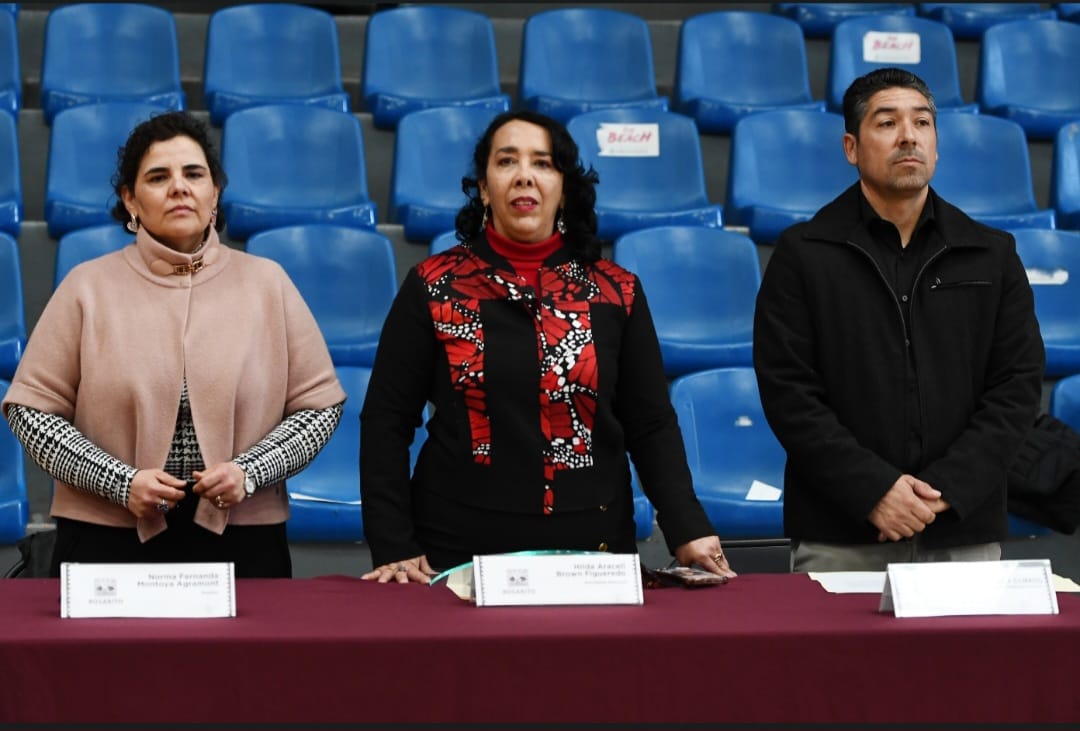 Encabeza Araceli Brown concurso municipal de Escolta Bandera