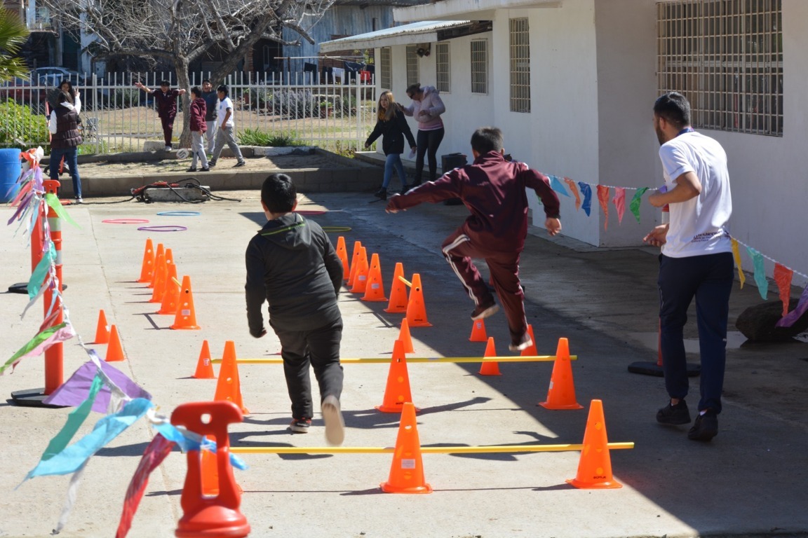 Activa INDE a alumnos y maestros de la primaria octavio paz en Tecate con el programa “Movimiento por Baja”