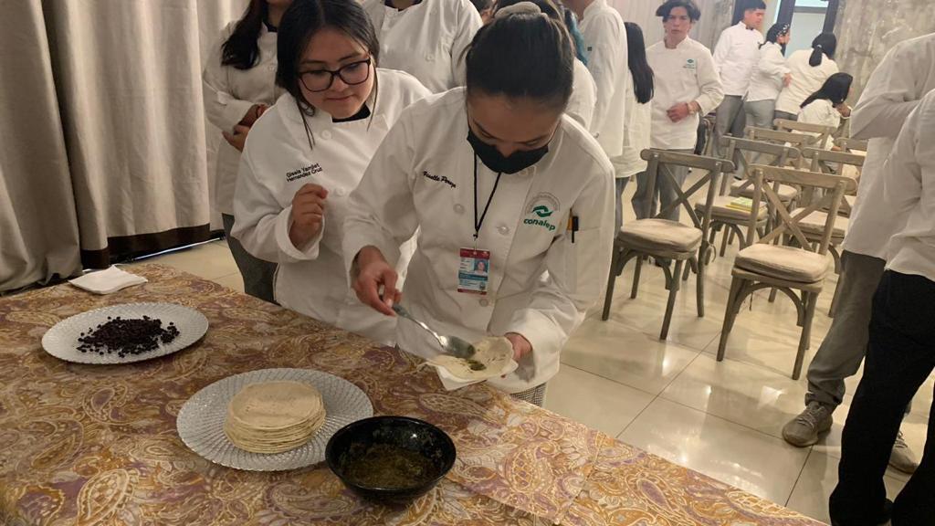 Enriquecen su formación en la carrera de alimentos y bebidas estudiantes de CONALEP Tecate con visitas de campo