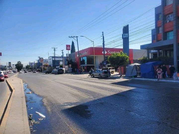 Exhibe manifestación de Taxis Rojo con Negro saturación de transporte en Corredor Agua Caliente: IMOS BC