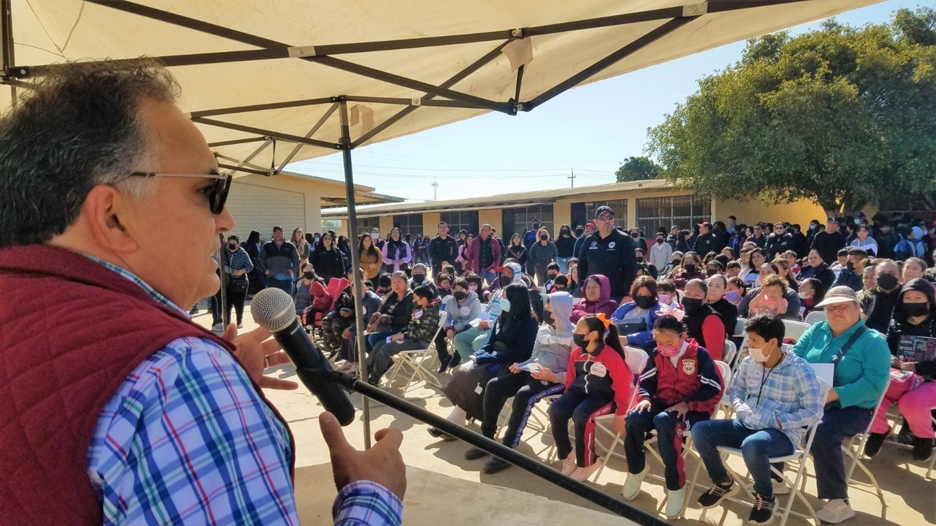 Inicia Secretaría de Educación entrega de becas de aprovechamiento sobresaliente en San Quintín