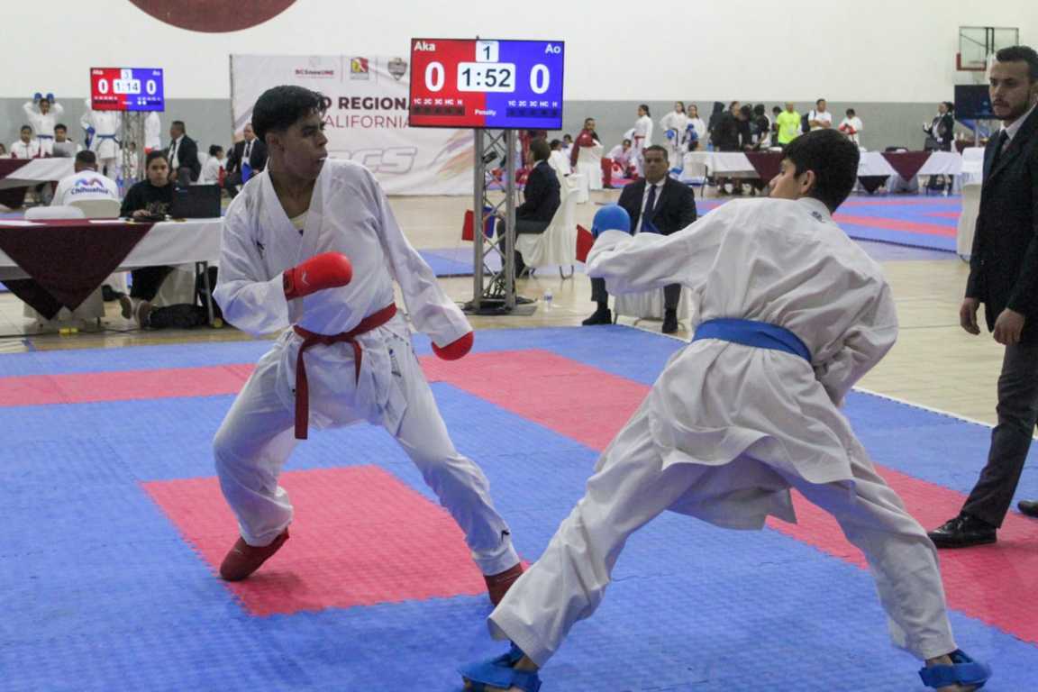 Lidera Santiago Santibáñez en Macro Regional de Karate Do