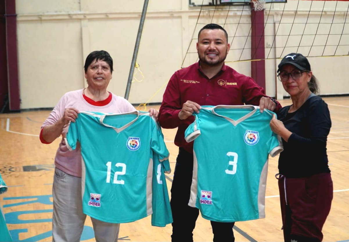 Entrega IMDER uniformes a la selección femenil de cachibol Rosarito