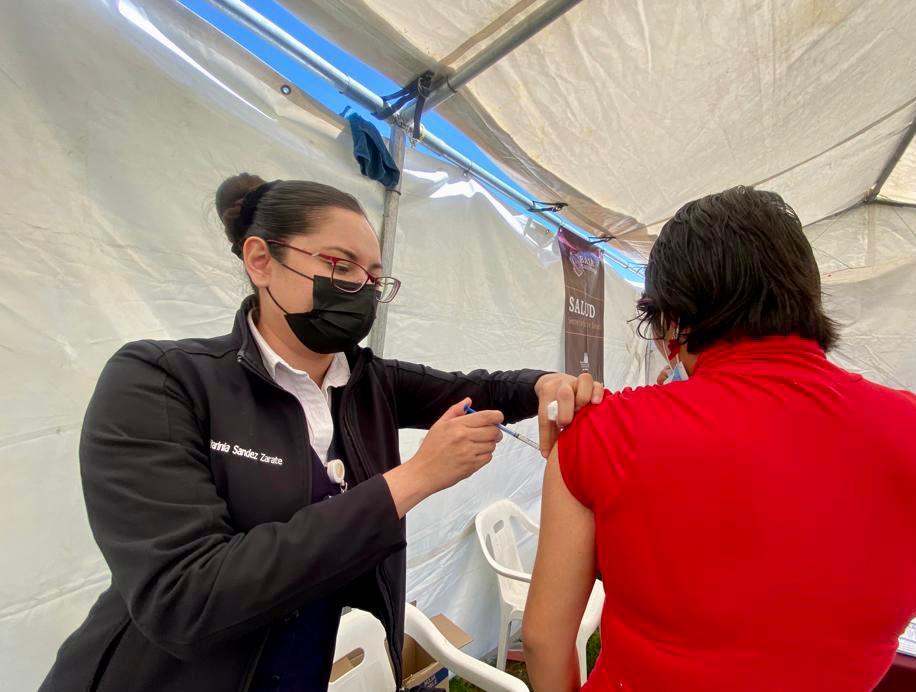 Brinda sector salud servicios preventivos y vacunas en feria internacional del libro de UABC