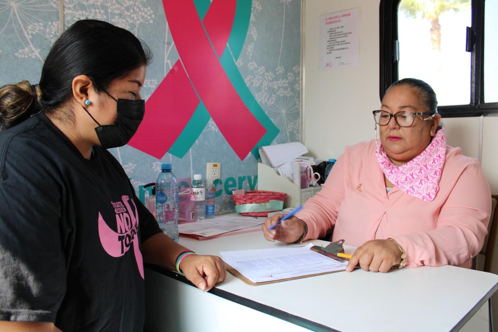 Cuenta macro plaza de Tijuana con módulo rosa móvil para detección oportuna de cáncer