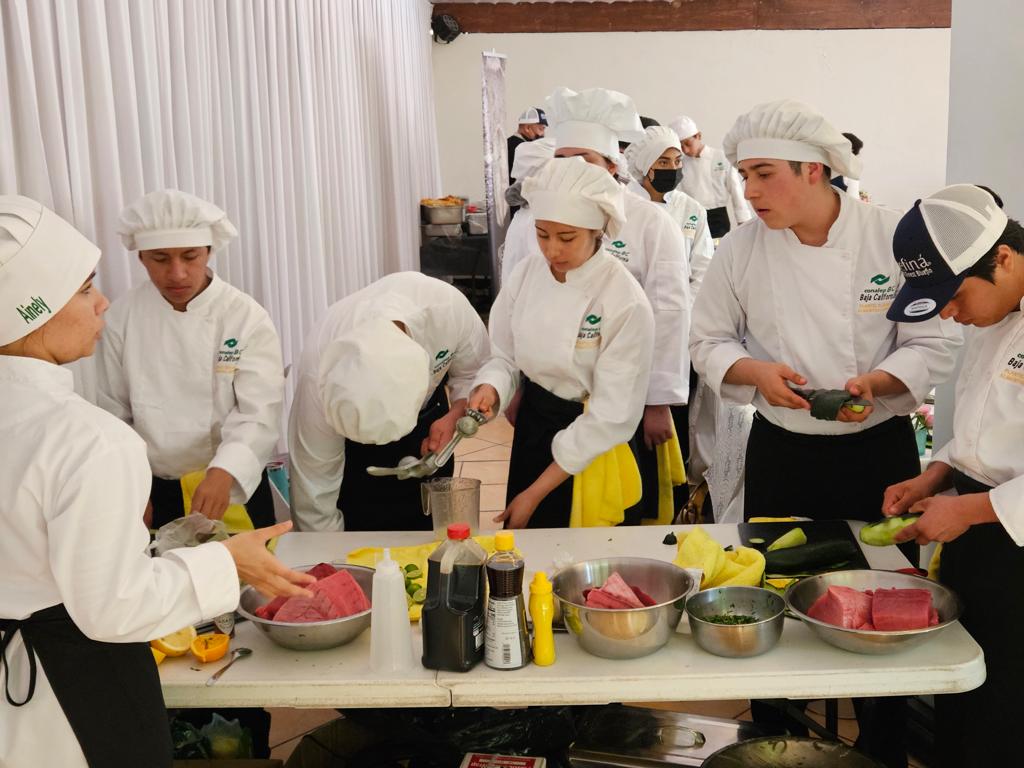 Demuestran alumnos de CONALEP Tijuana II alta competitividad durante la fiesta del atún