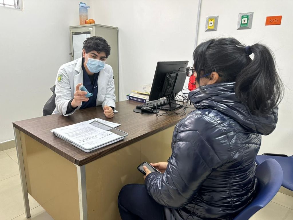 Ofrece personal de salud de Ensenada orientación y tratamiento a pacientes para controlar el asma