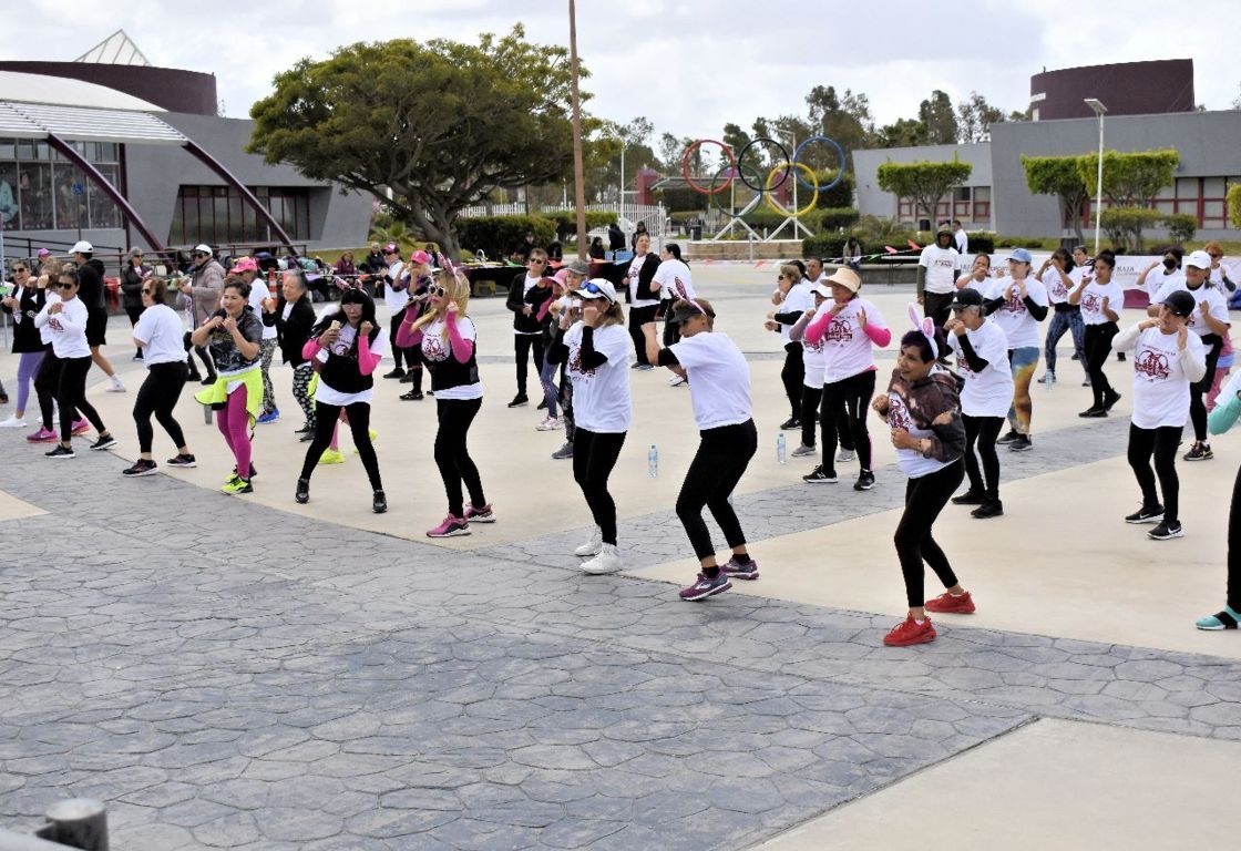 Participan más de 100 personas en clase Fitness en el CAR de Tijuana: INDE