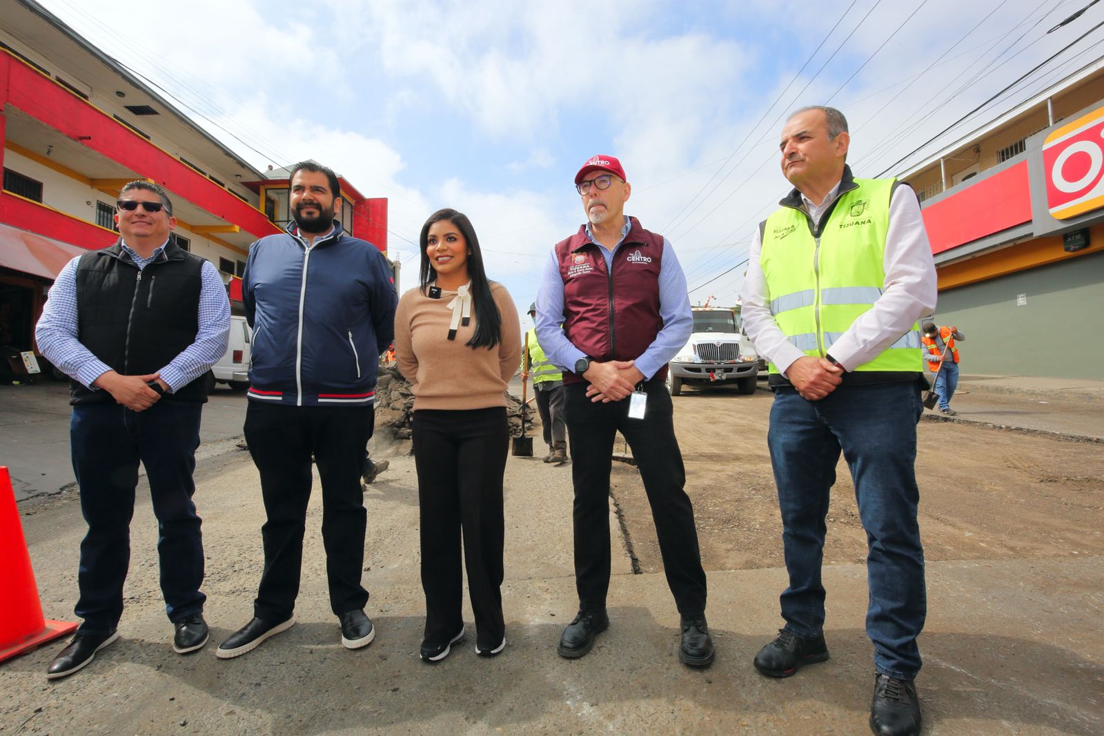 Obras de bacheo llegarán a todas las colonias, reitera alcaldesa Montserrat Caballero