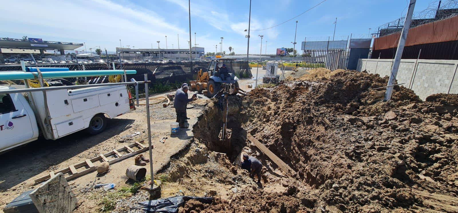 Continúa CESPT trabajos de reparación en fuga en acueducto Otay-Libertad