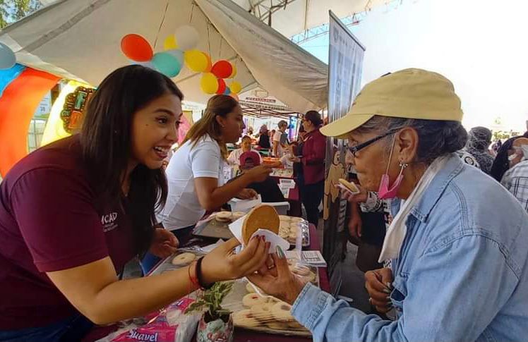 Ayuntamiento comparte con la comunidad pan y tortillas elaboradas por usuarios de COTRRSA