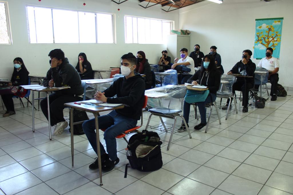 Regresan a clases más de 4 mil alumnos y 460 docentes de escuelas del Sistema Educativo Municipal