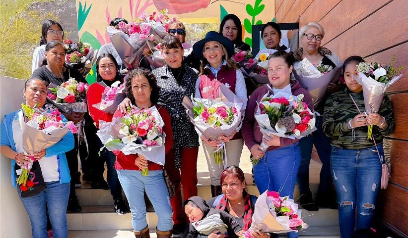 Impulsa CEJUM el emprendimiento de mujeres con taller “Creciendo con flores”