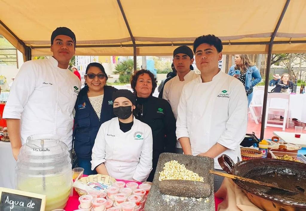 Destaca participación de alumnos de CONALEP Tecate en festival del mole