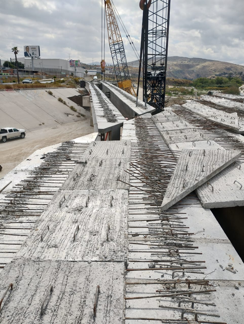 AVANZA MONTAJE DE TRABES EN PUENTE LOS OLIVOS EN TIJUANA: SIDURT