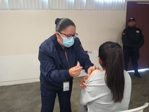 COORDINAN CESISPE Y SECRETARÍA DE SALUD JORNADA DE VACUNACIÓN EN EL CENTRO PENITENCIARIO DE ENSENADA