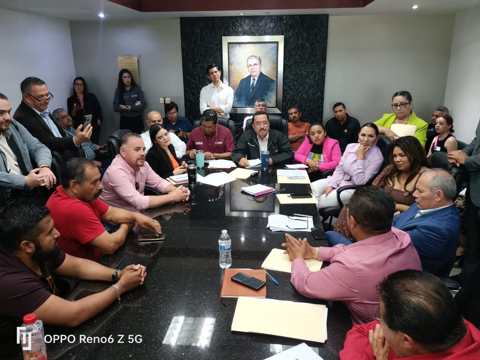 Atienden diputados inquietudes de transportistas de Tijuana “taxis rojos”