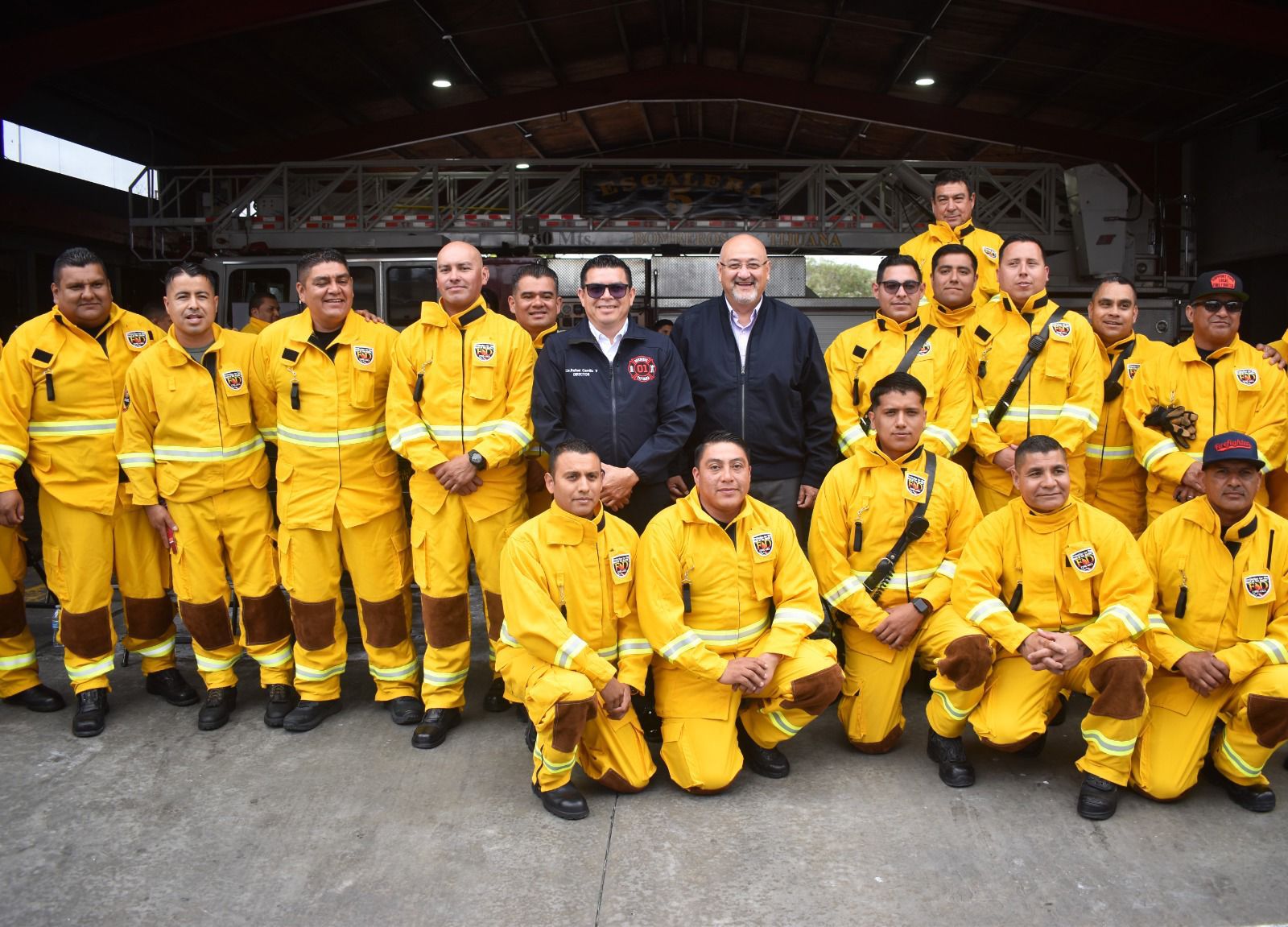 Bomberos de Tijuana reciben uniformes forestales para fortalecer sus equipos de emergencia